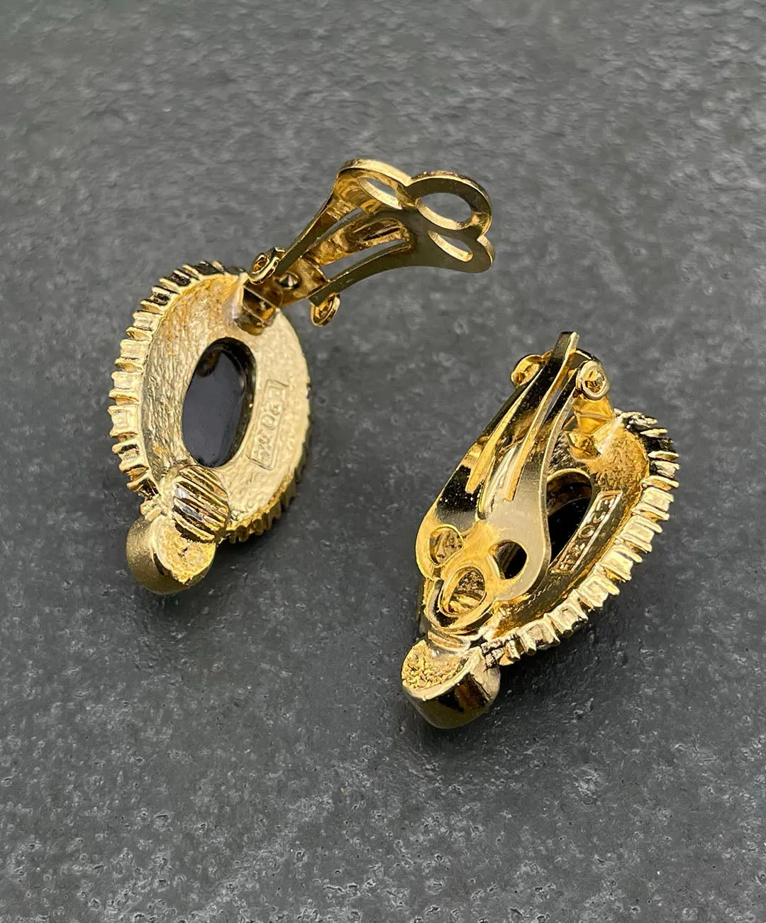 【フランス輸入】ヴィンテージ SPHINX ブラック カボション イヤリング/Vintage SPHINX Black Cabochon Clip On Earrings